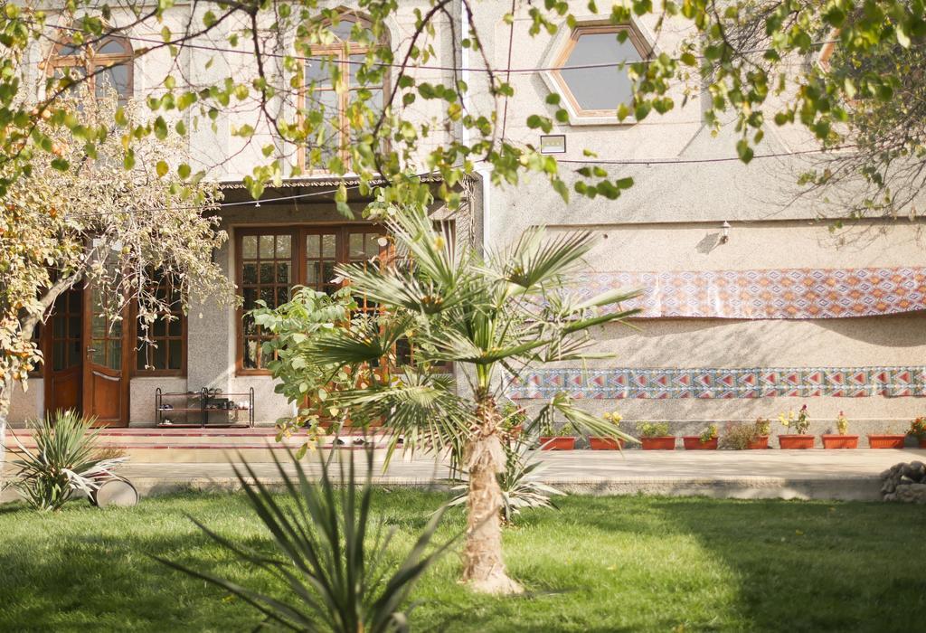 Guest House Ikathouse Marghilon ภายนอก รูปภาพ